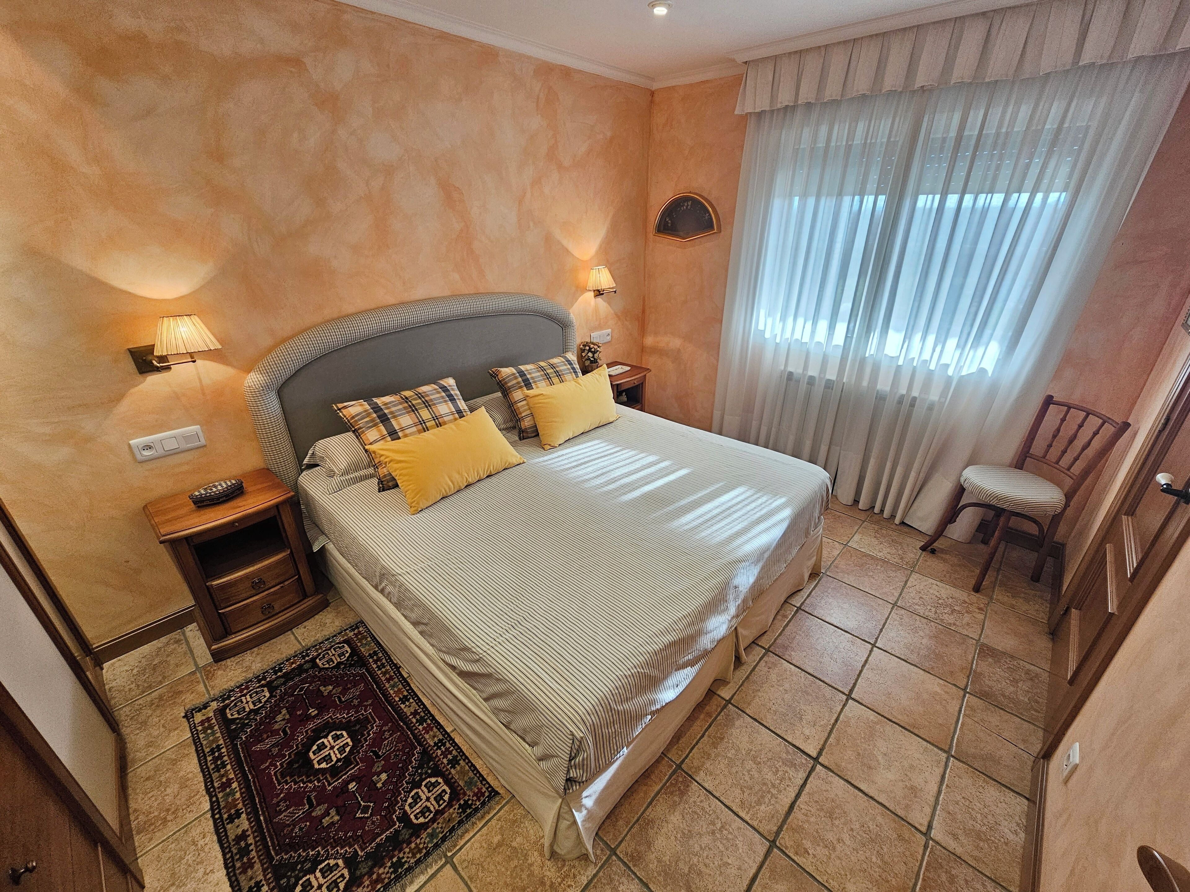 4 chambres, fer et planche à repasser, lit parapluie, Wi-Fi gratuit