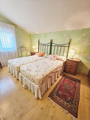 4 bedrooms, iron/ironing board, travel crib, free WiFi