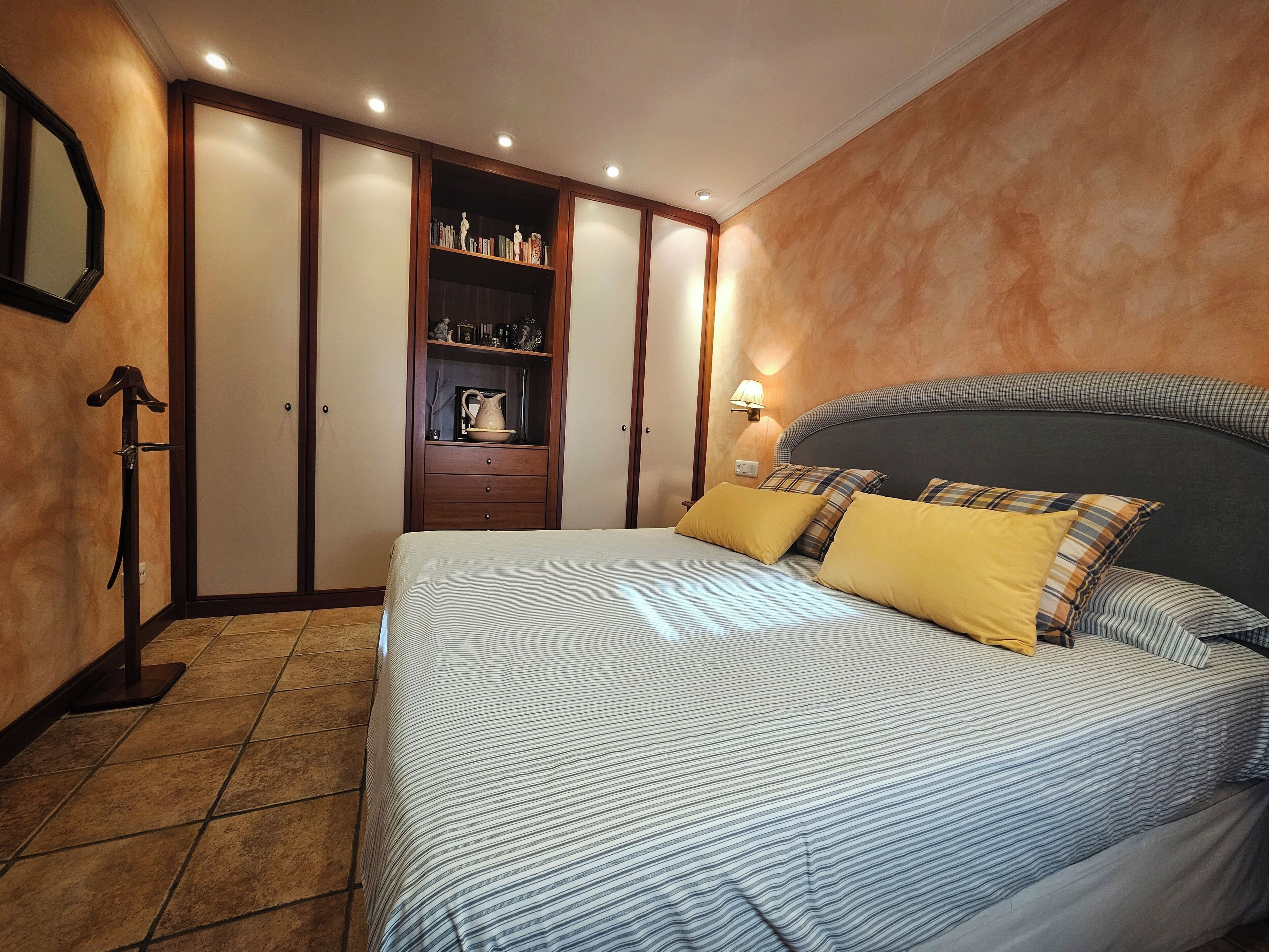 4 chambres, fer et planche à repasser, lit parapluie, Wi-Fi gratuit