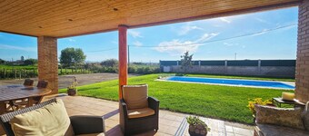 Mi limón mi limonero cottage with fenced pool and large garden