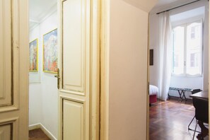 Interior - One-room apartment Via Silla - Vatican (Roma)