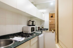 Private kitchen - One-room apartment Via Silla - Vatican (Roma)