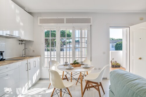 Apartment 'Las Quintas' with Private Terrace, Wi-Fi and Air Conditioning