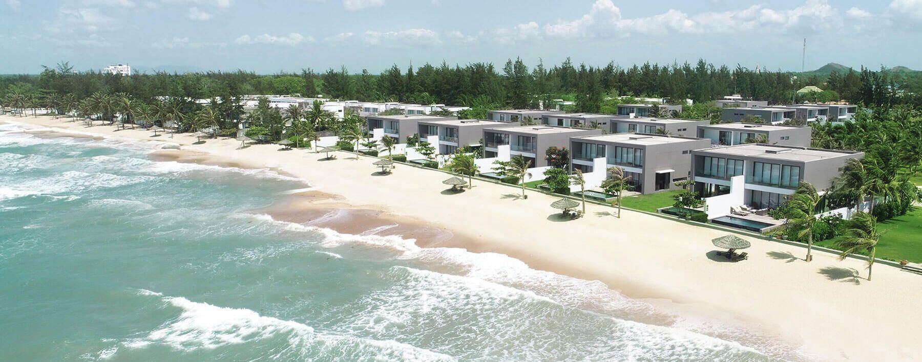 หาดส่วนตัว, ทรายสีขาว, เก้าอี้อาบแดด, ร่มชายหาด