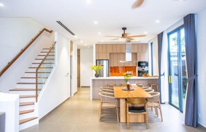 สแตนดาร์ดวิลล่า, วิวทะเลสาบ | ร้านอาหาร