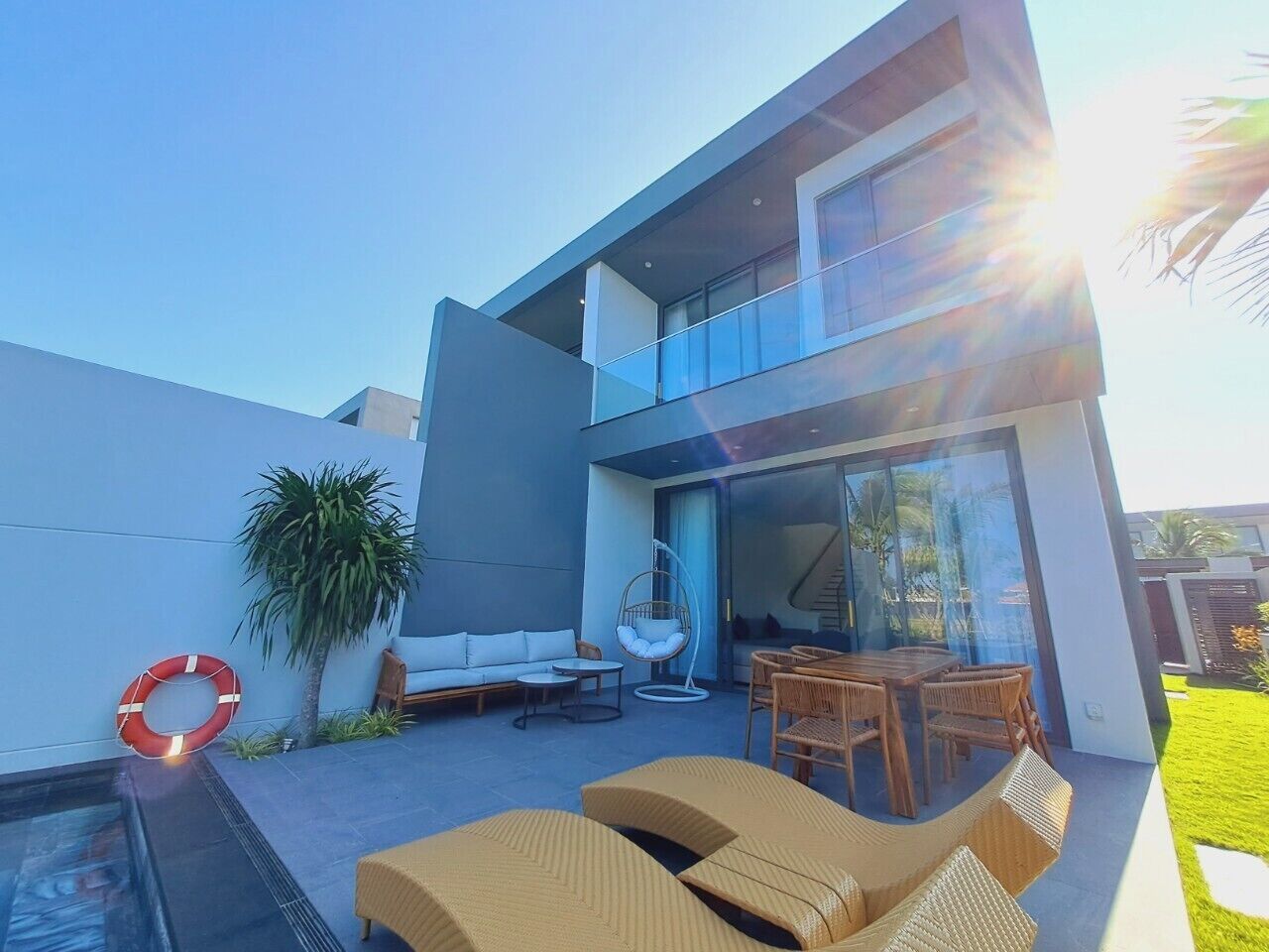 Standard Villa, Lake View | Outdoor dining