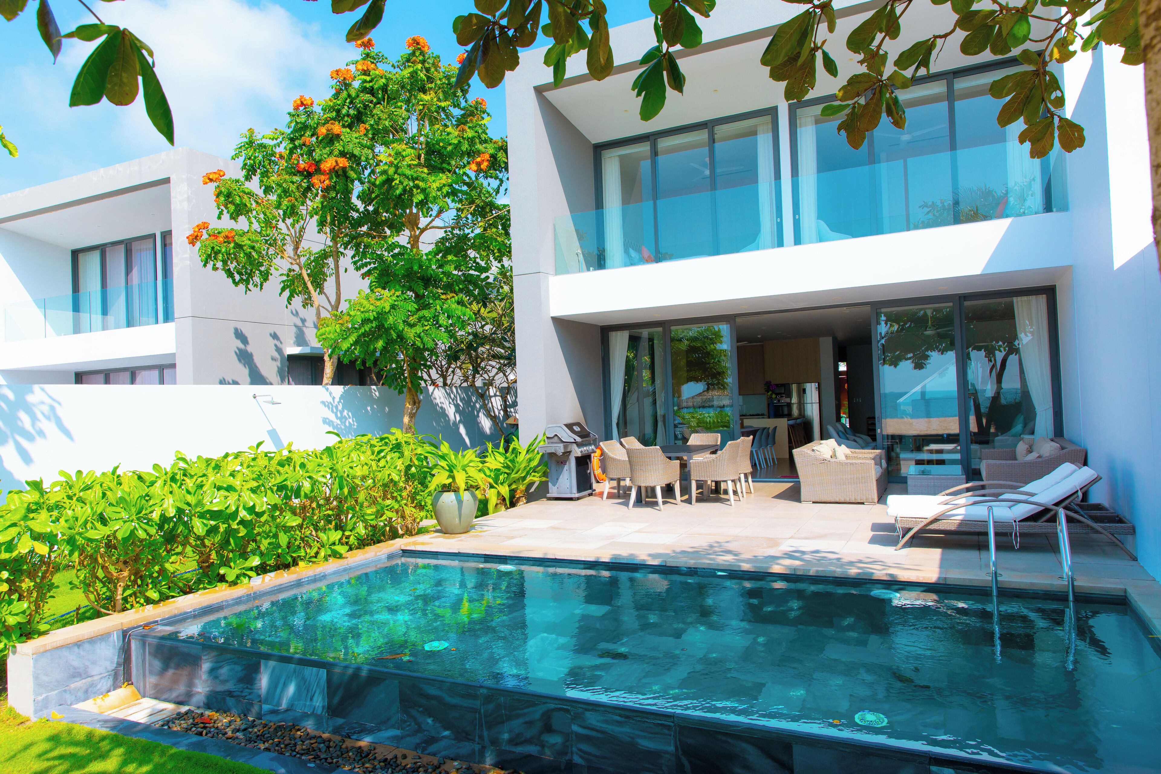 奢华别墅, 海滩景观 | 泳池 | 室内游泳池，室外游泳池，日光浴躺椅