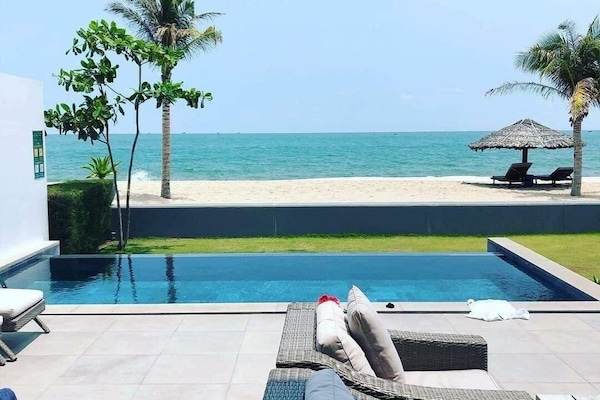 Beach/ocean view