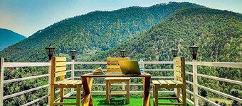 Mehra paradise and cafe