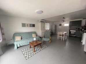 Smart TV, books - Serenity-Gîte indépendant avec piscine & jardin à SERVIAN (Hérault 34 FRANCE) (Servian)