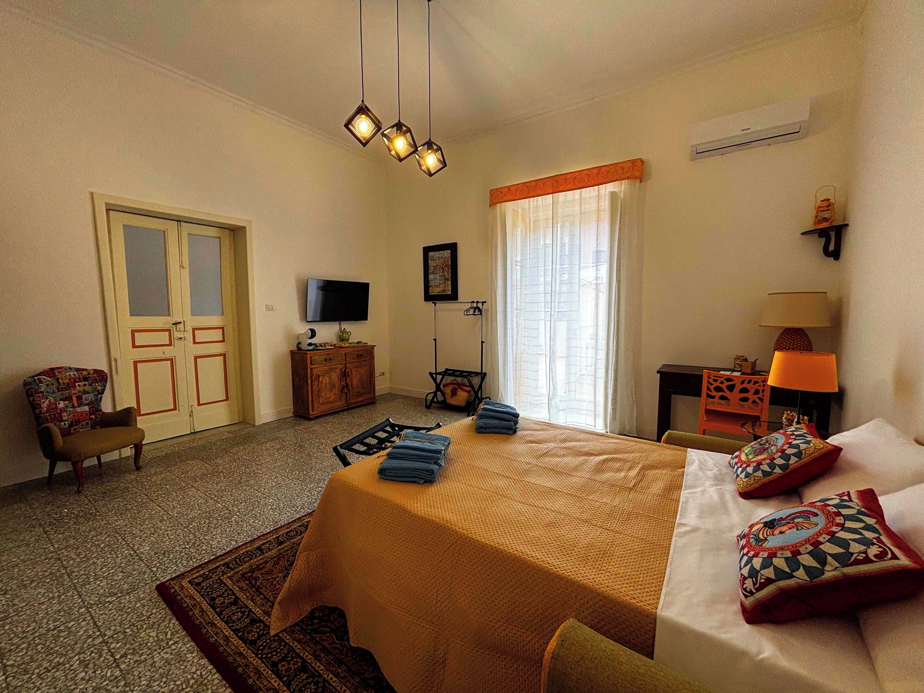 2 soverom, skrivebord, wi-fi (inkludert) og sengetøy