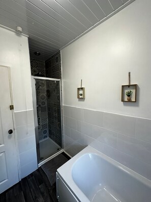 Towels, toilet paper - Charming 2Bedroom/1Bathroom Getaway- Ideal for Families & Travellers for work (Birmingham)