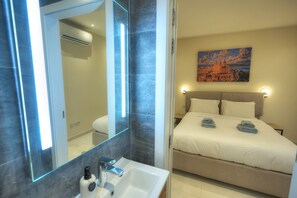 2 bedrooms, iron/ironing board, free WiFi, bed sheets - Luxury seaview penthouse,roof terrace,hot tub YVAN1-1 (St Julian's)