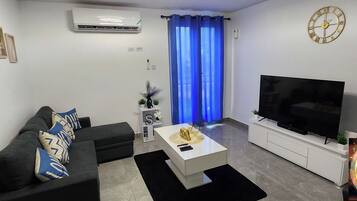 Apartment, 1 Bedroom, Accessible, Private Pool | Living room