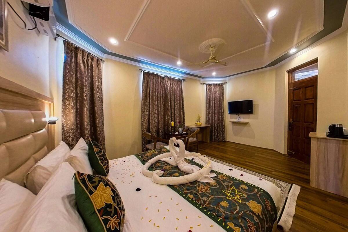 Deluxe Double Room, City View | Free WiFi