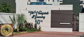 Property grounds - Simpson's Little Gem 1 (Kingston)