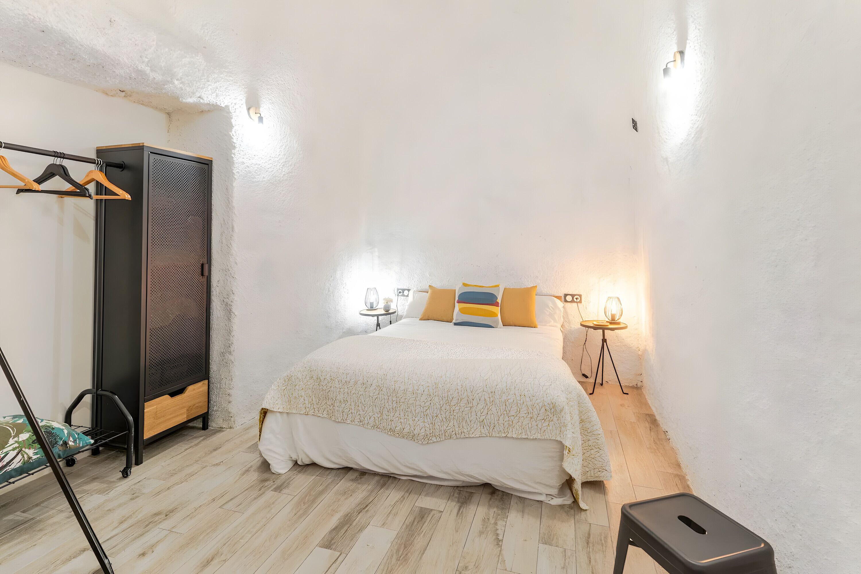 2 slaapkamers, een strijkplank/strijkijzer, wifi, beddengoed