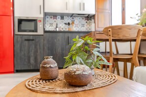 Dining - Holiday Home 'Camarón Suite' with Wi-Fi and Air Conditioning (Granada)