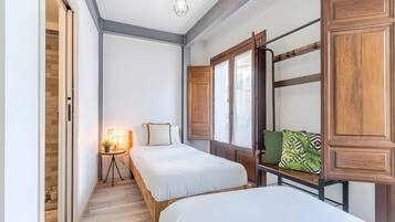 Iron/ironing board, WiFi, bed sheets