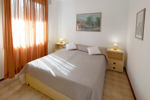 2 bedrooms, bed sheets - Villetta Cormor Y – Pool with Shared Swimming Pool (Bibione)