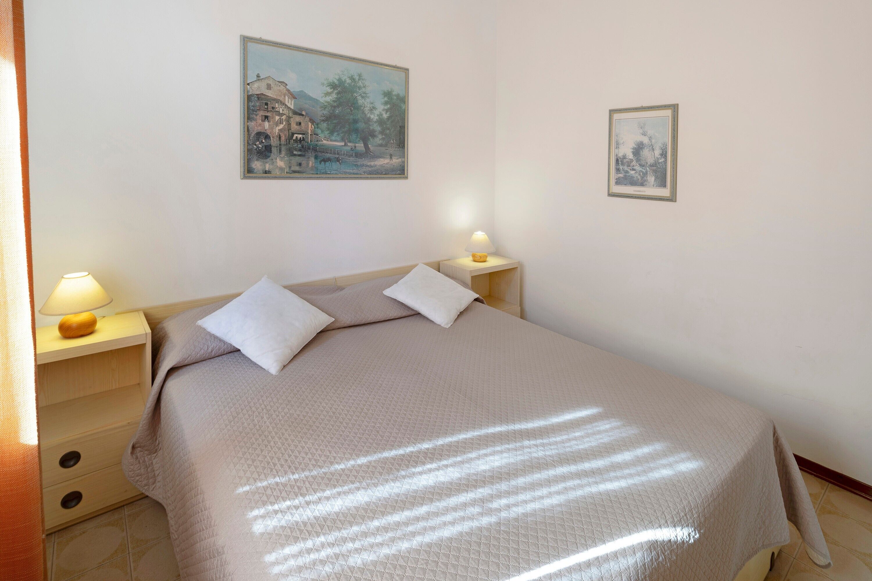 2 bedrooms, bed sheets