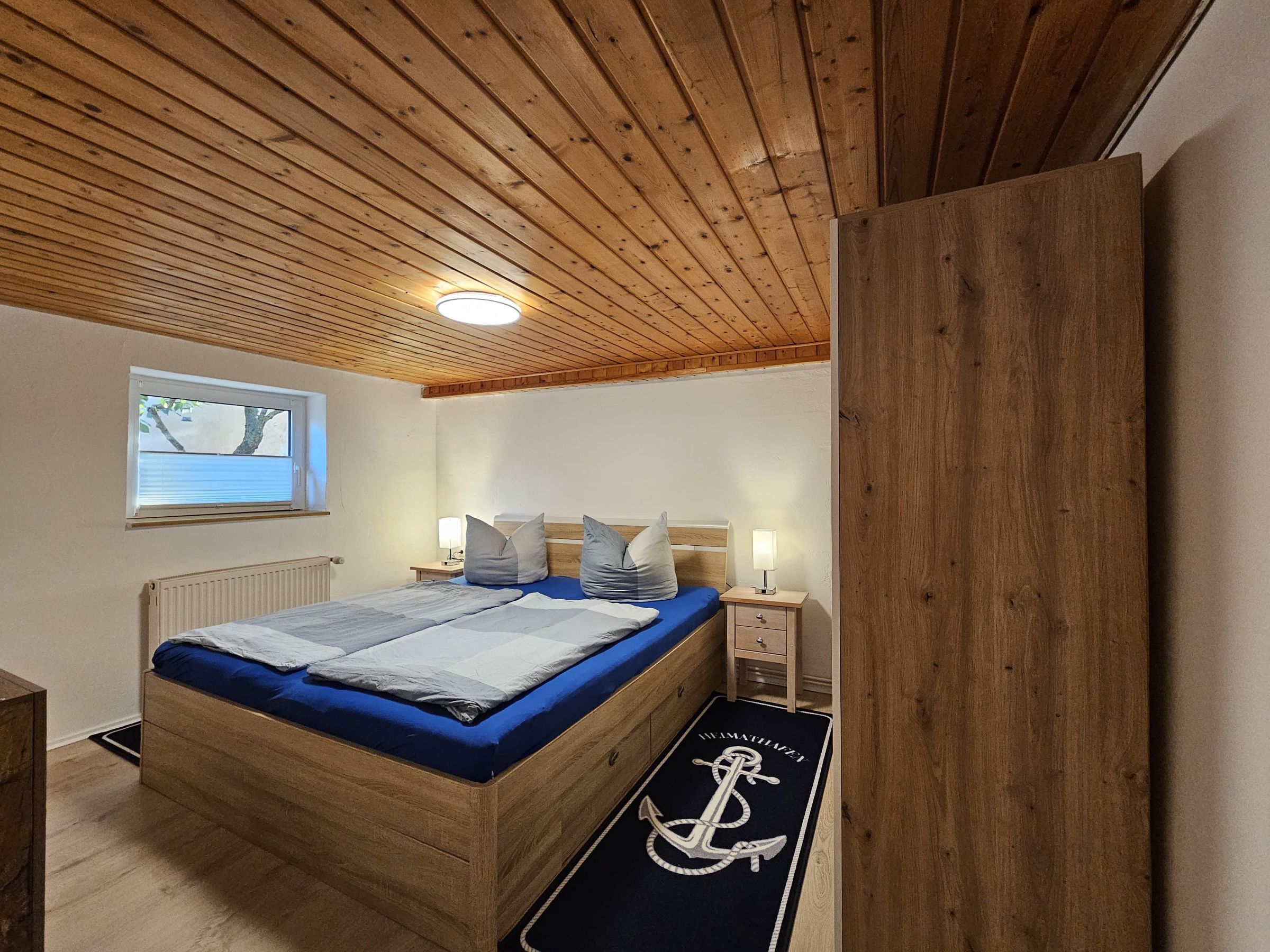 Doppelbett im Schlafzimmer