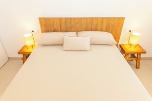 3 habitaciones, tabla de planchar con plancha, internet y ropa de cama 