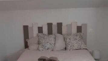 3 bedrooms, iron/ironing board, free WiFi