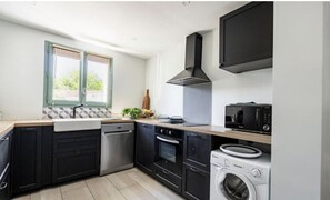 雪櫃、微波爐、焗爐、爐具