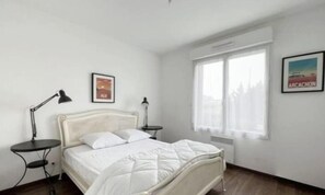 办公桌、熨斗/熨衣板、免费 WiFi