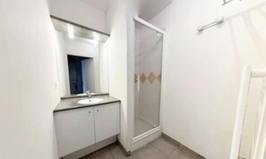 淋浴设施、吹风机