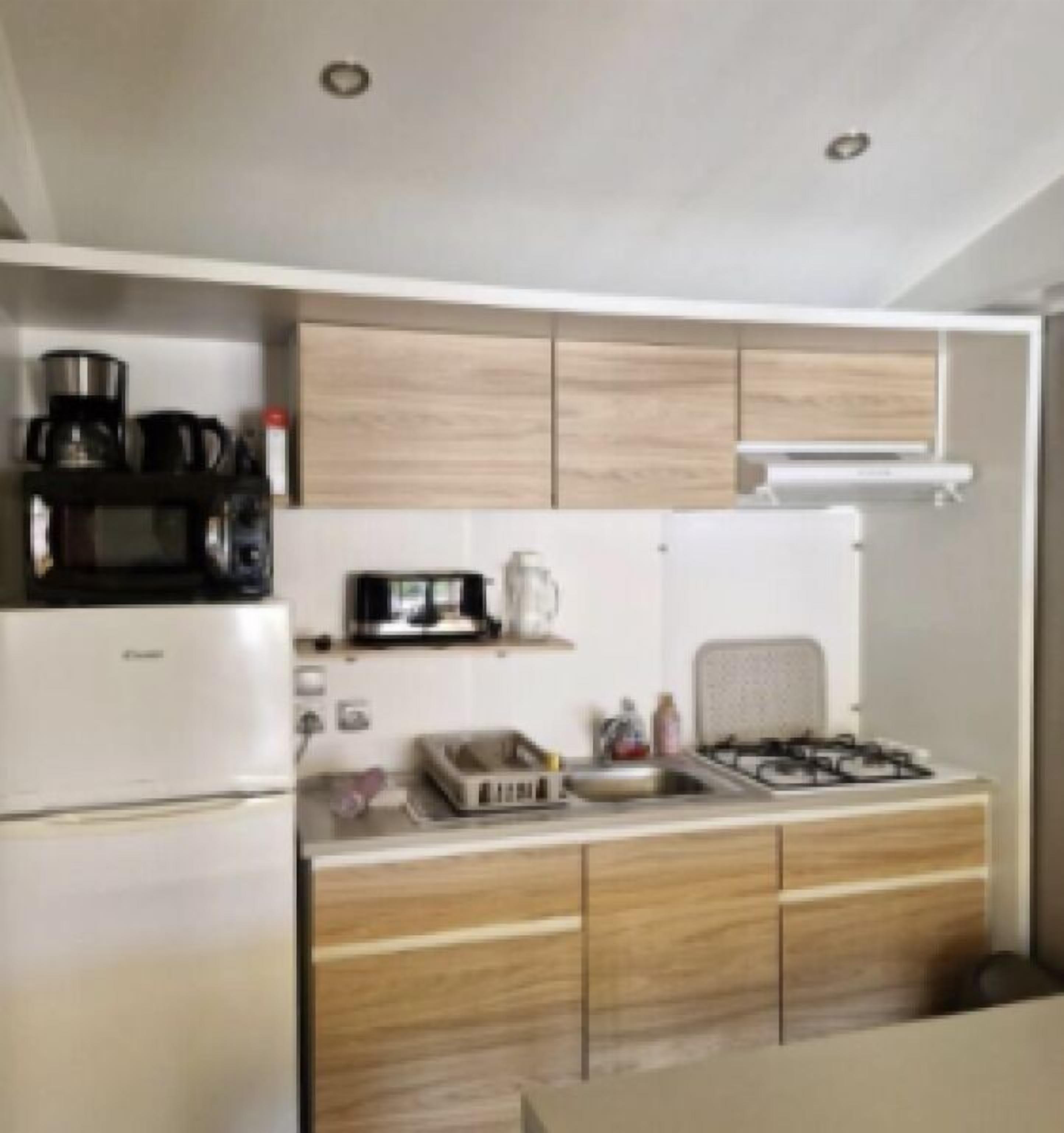 冰箱、微波炉、烤箱、炉灶