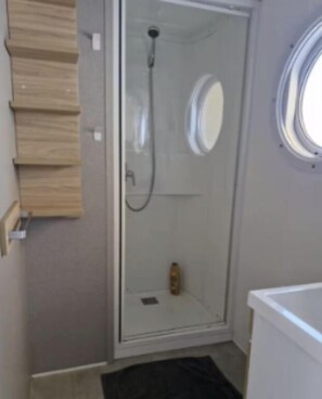 Een douche, een haardroger