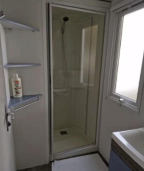 Een douche, een haardroger