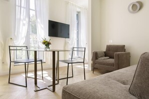 Suite, Balcony | Living area | TV - Cuna Milano (Milan)