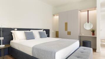 Suite, Balcony | In-room safe, blackout drapes, soundproofing, iron/ironing board