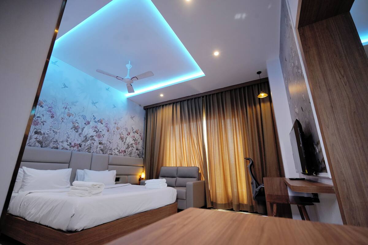 Luxury Suite, City View | Desk, laptop workspace, bed sheets