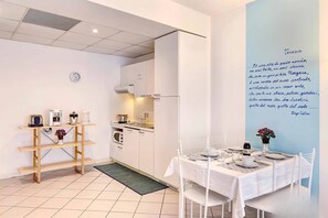 Familienapartment | Eigene Küche | Kühlschrank, Mikrowelle, Herdplatte, Geschirrspüler