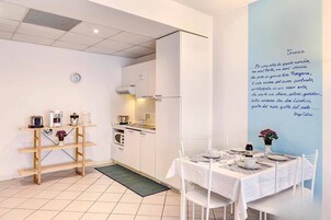 Apartamento familiar | Cocina privada | Frigorífico, microondas, placa de cocina y lavavajillas