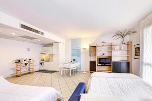 Apartamento familiar | Cortinas opacas, tabla de planchar con plancha, wifi gratis
