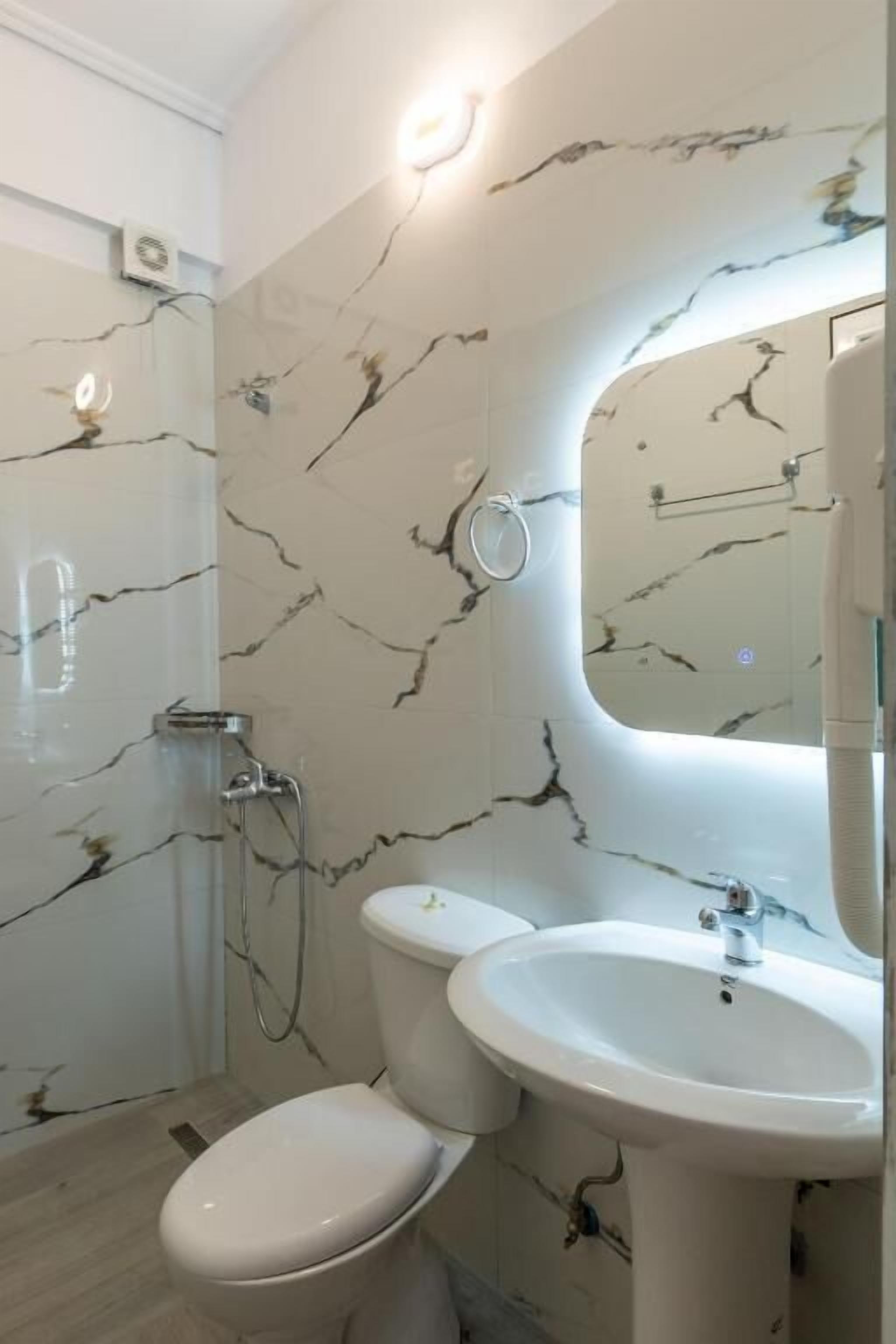 Chambre Double, vue partielle sur la mer | Salle de bain