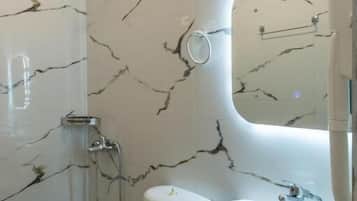 Chambre Double, vue partielle sur la mer | Salle de bain