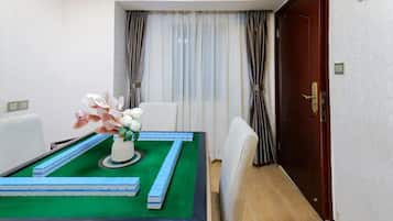 Mahjong Double Bed Suite | Dining