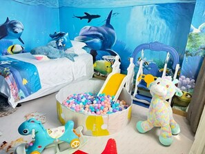 Theme - Family Suite With Three Beds | Laptop workspace, free WiFi - City-state Boutique Hotel (Shenzhen)