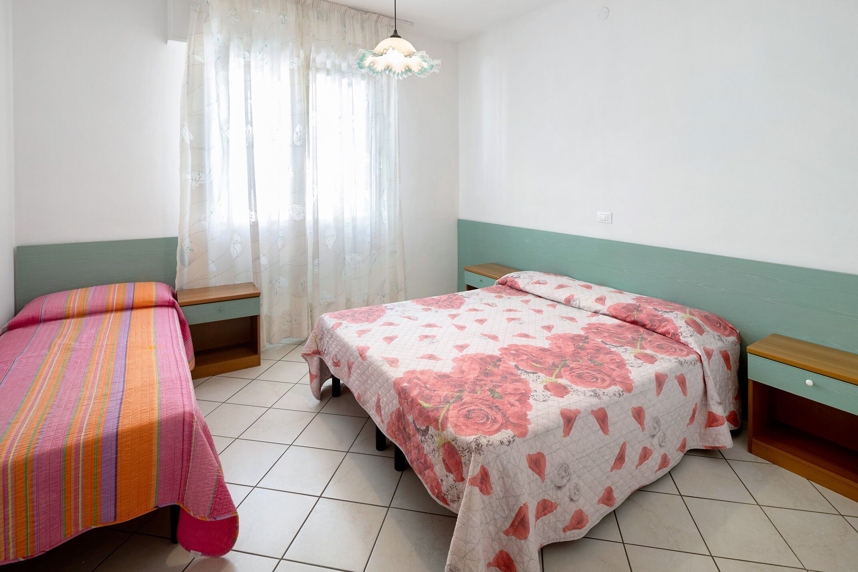 1 bedroom, bed sheets