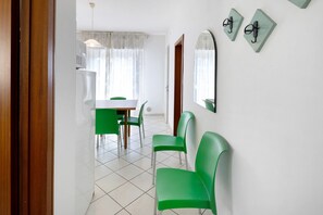 Dining - Apartment 'Residenza Stella Y' with Balcony and Air Conditioning (Bibione)