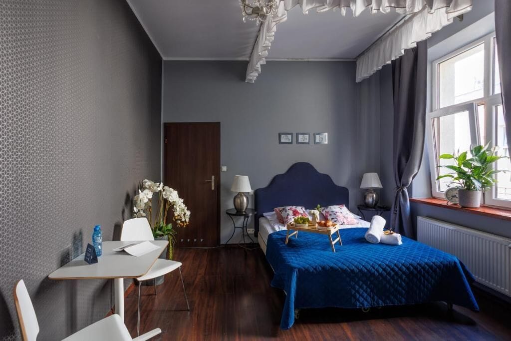 Kamar Triple Basic | Tirai kedap cahaya dan Wi-Fi gratis