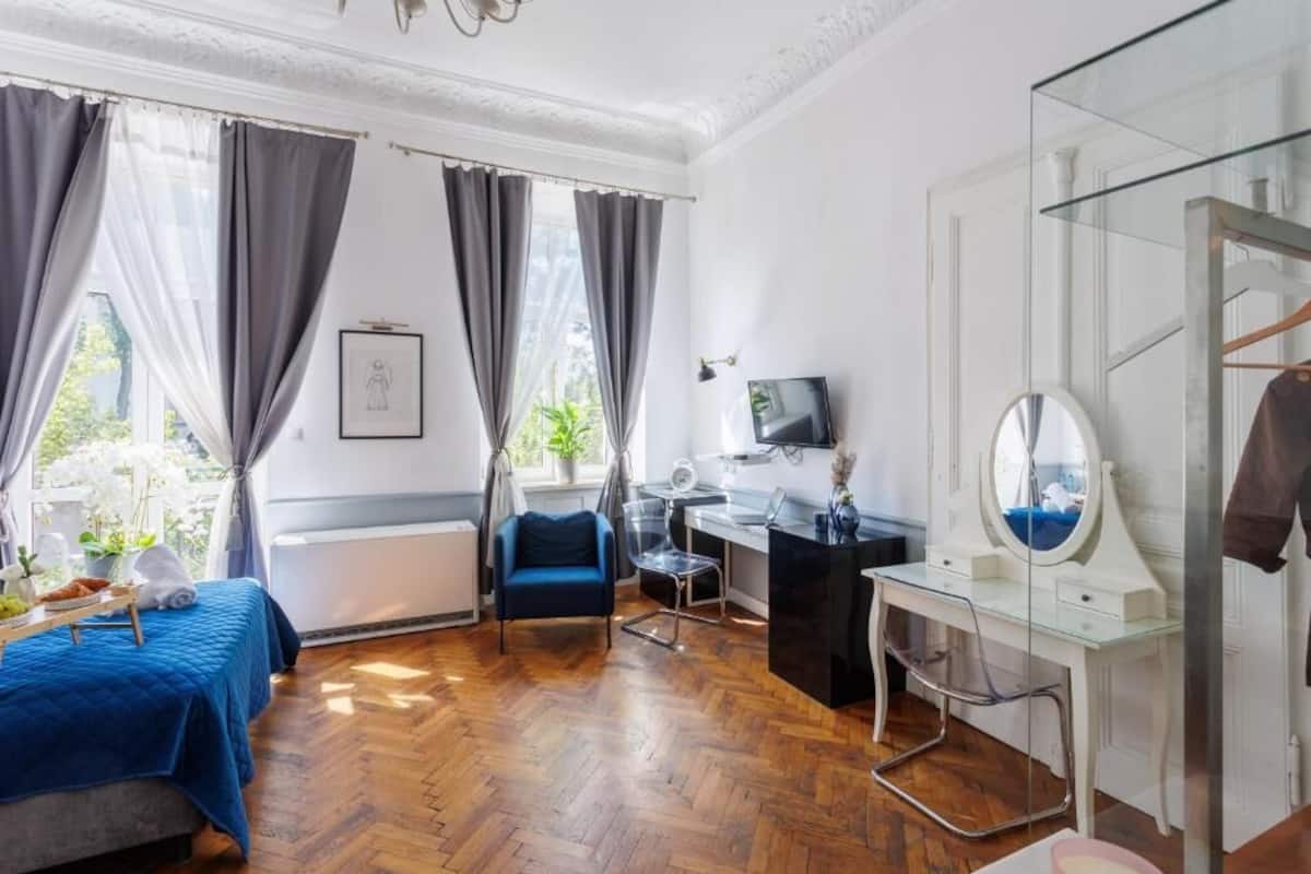 Kamar Quadruple Deluks | Tirai kedap cahaya dan Wi-Fi gratis