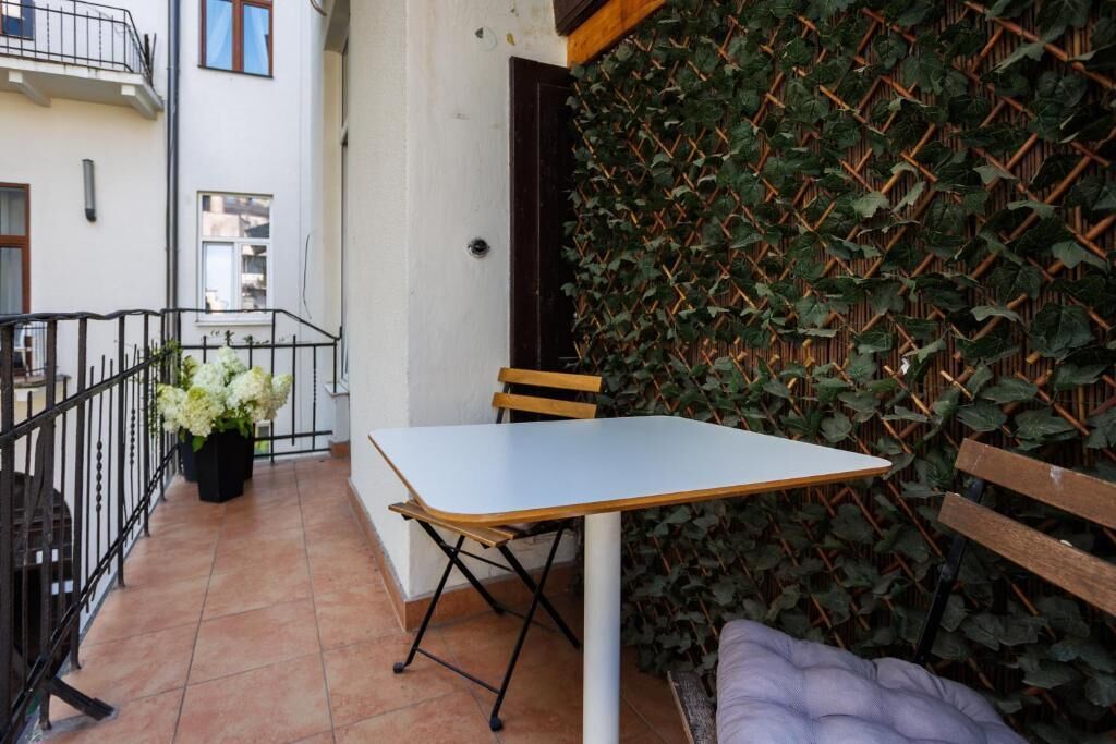 Deluxe Quadruple Room | Outdoor dining