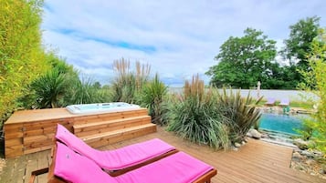 Bain à remous extérieur